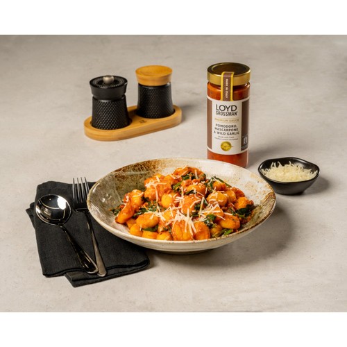 Loyd Grossman Pomodoro, Mascarpone & Wild Garlic Tomato Pasta Sauce 290g