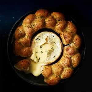 Morrisons The Best Dough Ball & French Camembert Wreath