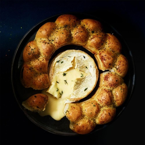 Morrisons The Best Dough Ball & French Camembert Wreath 