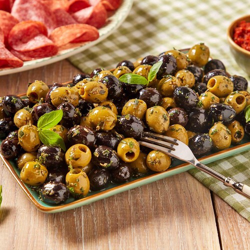 Market Street Deli Mediterranean Style Green & Black Olives With Herbs 