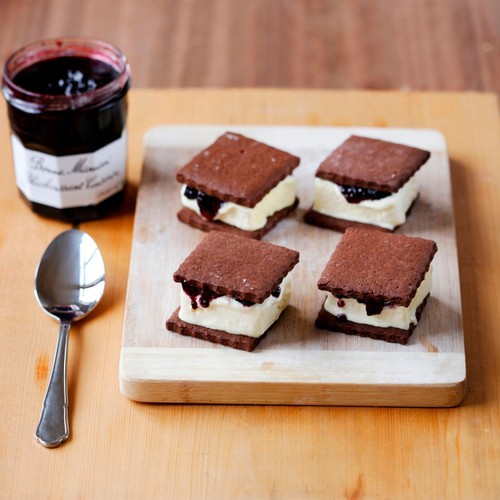 Bonne Maman Blackcurrant Conserve 370g