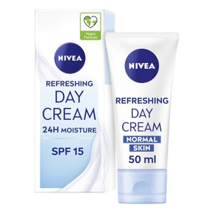 NIVEA Refreshing Day Cream for Normal Skin SPF15