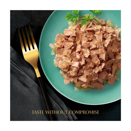 Sheba Fine Flakes Wet Cat Food Tray With Salmon In Jelly 85g