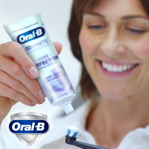 Oral-B 3D White Luxe Perfection Whitening Toothpaste