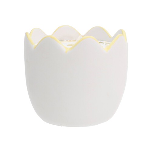 Nutmeg Home Ceramic Candle With Scalloped Edge