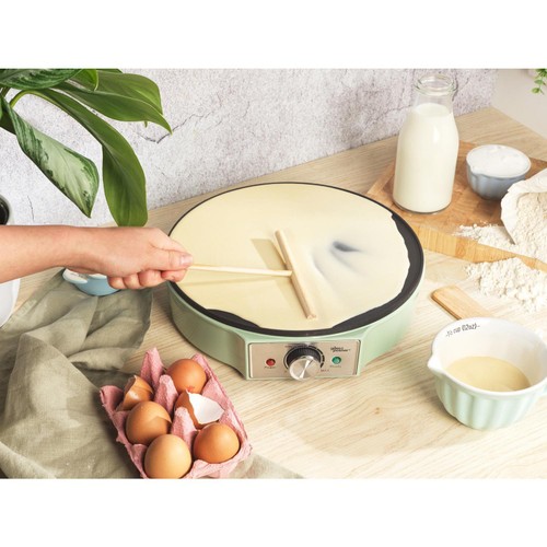 Giles & Posner Crepe Maker With Tool Green