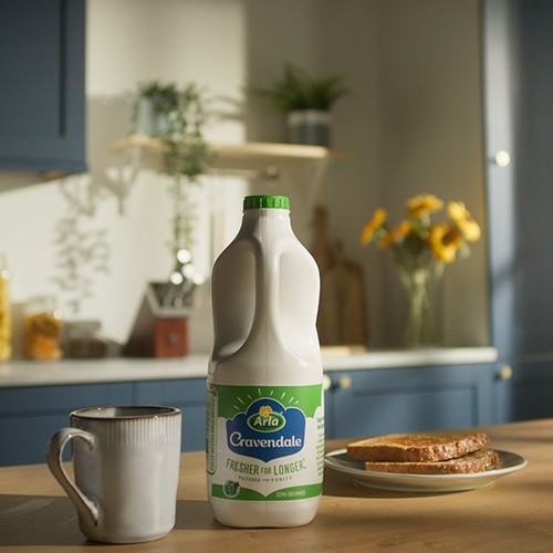 Cravendale Filtered Fresh Semi Skimmed Milk Fresher for Longer 2L